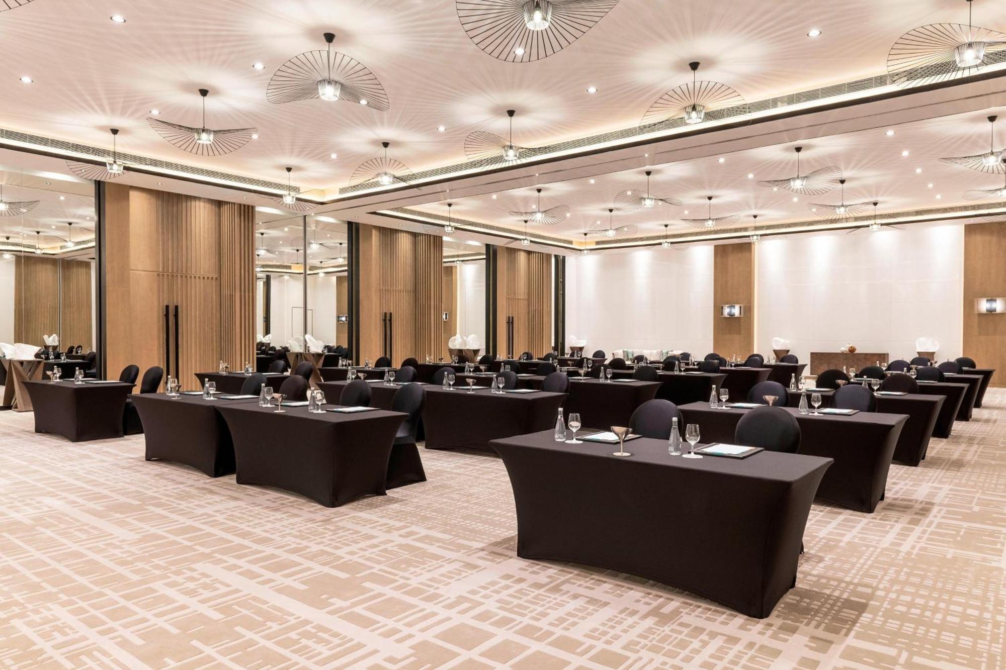 Le Royal Meridien & सहारा Dubai