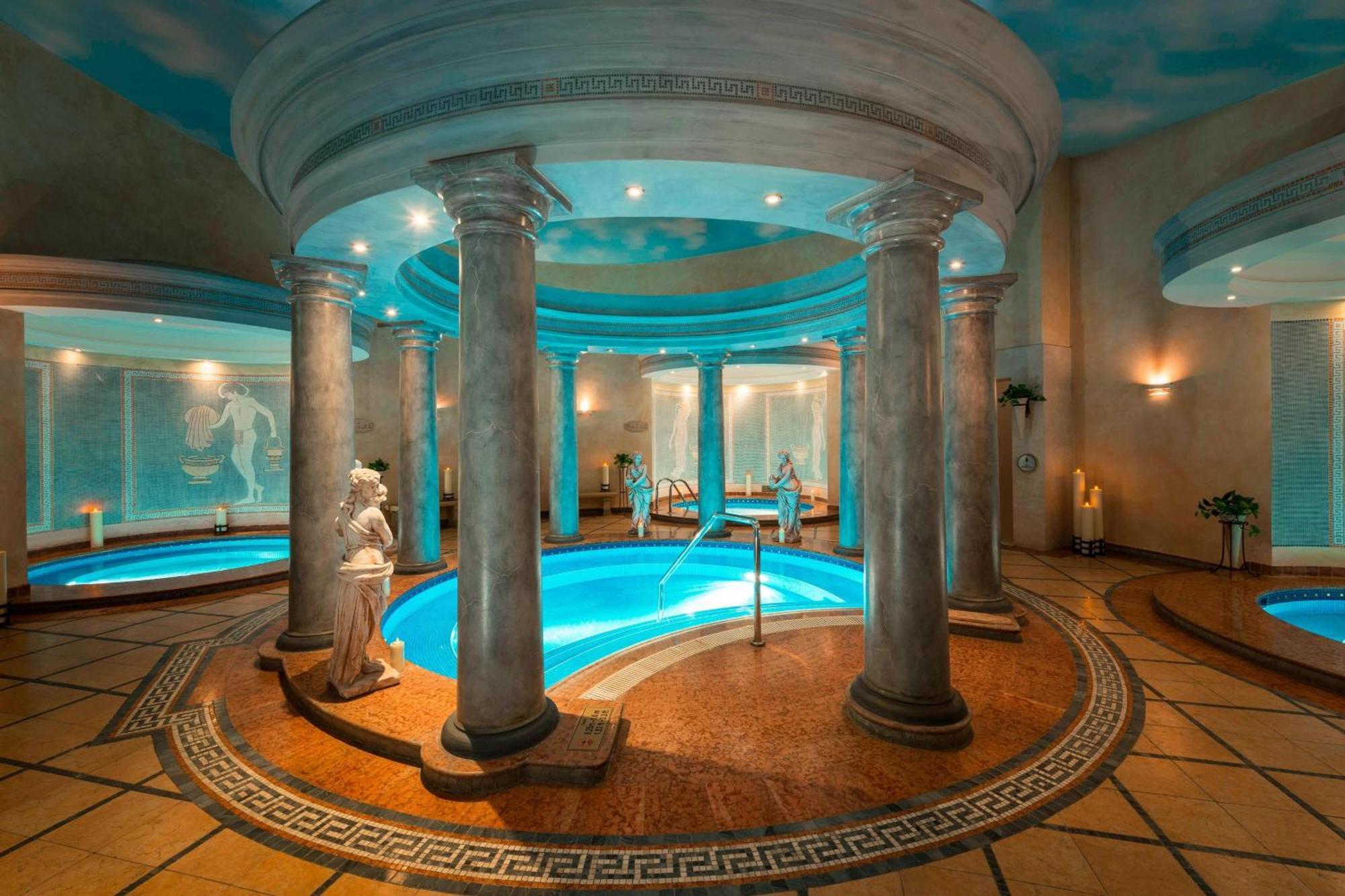 Le Royal Meridien & सहारा Dubai